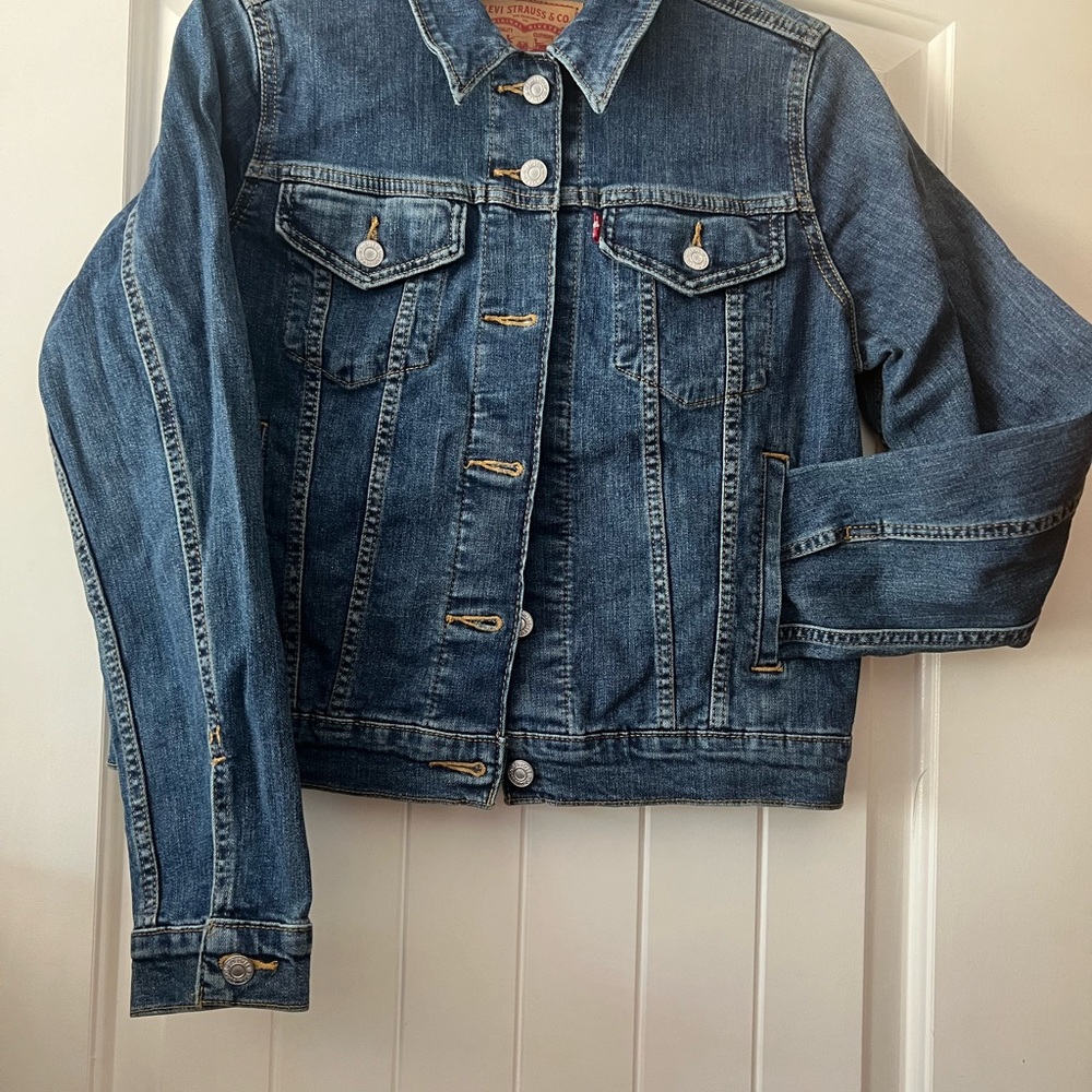 Levi’s Strauss Women’s Original Denim Jacket , new with tag, Size M.